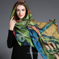 Impression digitale abstraite des femmes en écharpe en laine Hijab